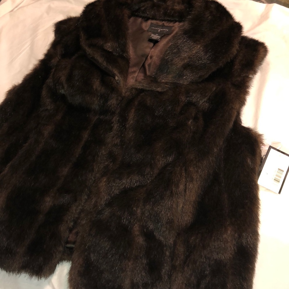 Nwt investments ll Furr vest